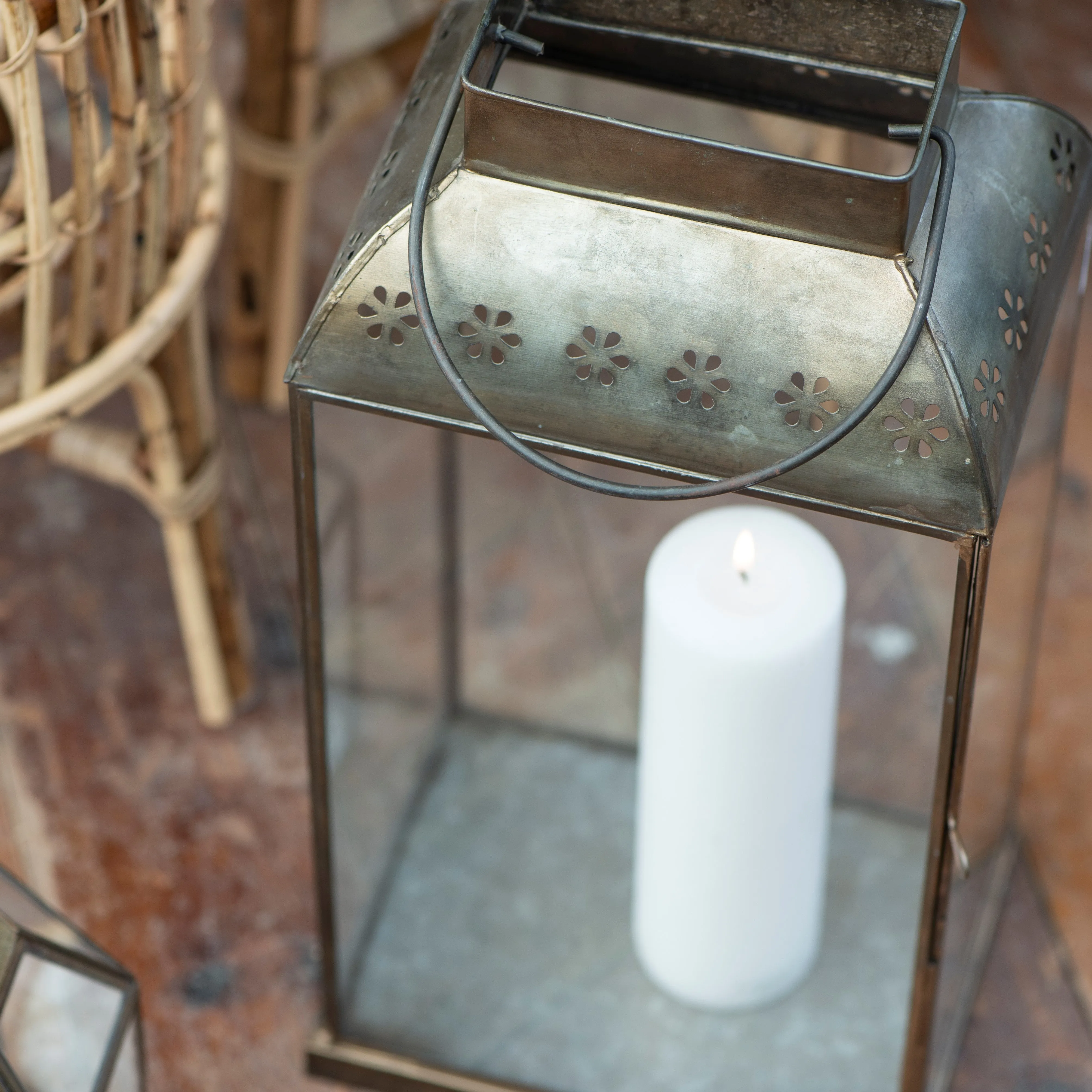 Antiqued Brass Lantern Fleur